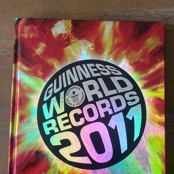 2011 Guinness World Records Book - Picture 4 of 8